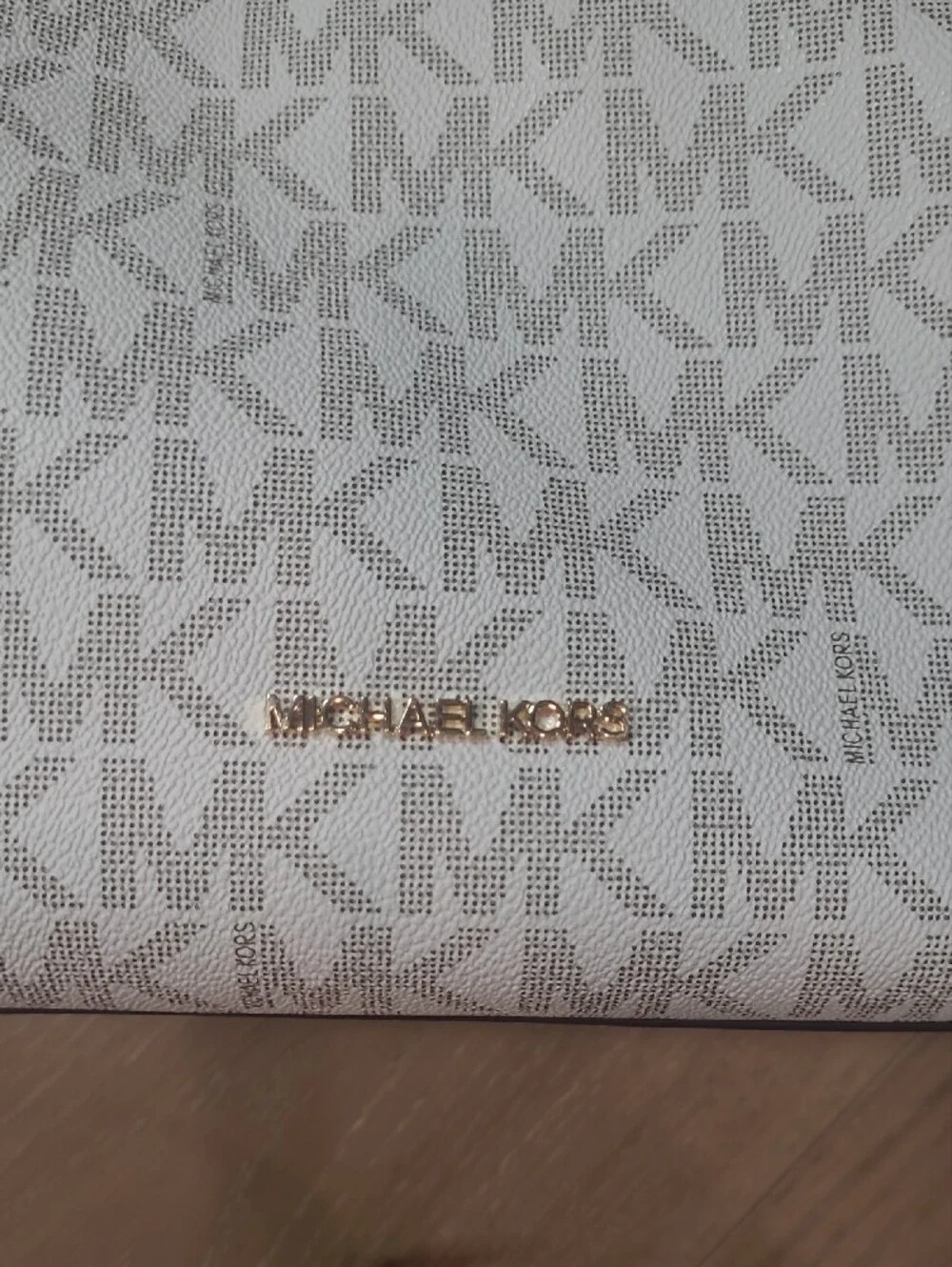 EUC Michael Kors Raven Medium Shoulder Bag Women's Cream Initial Logo Purse